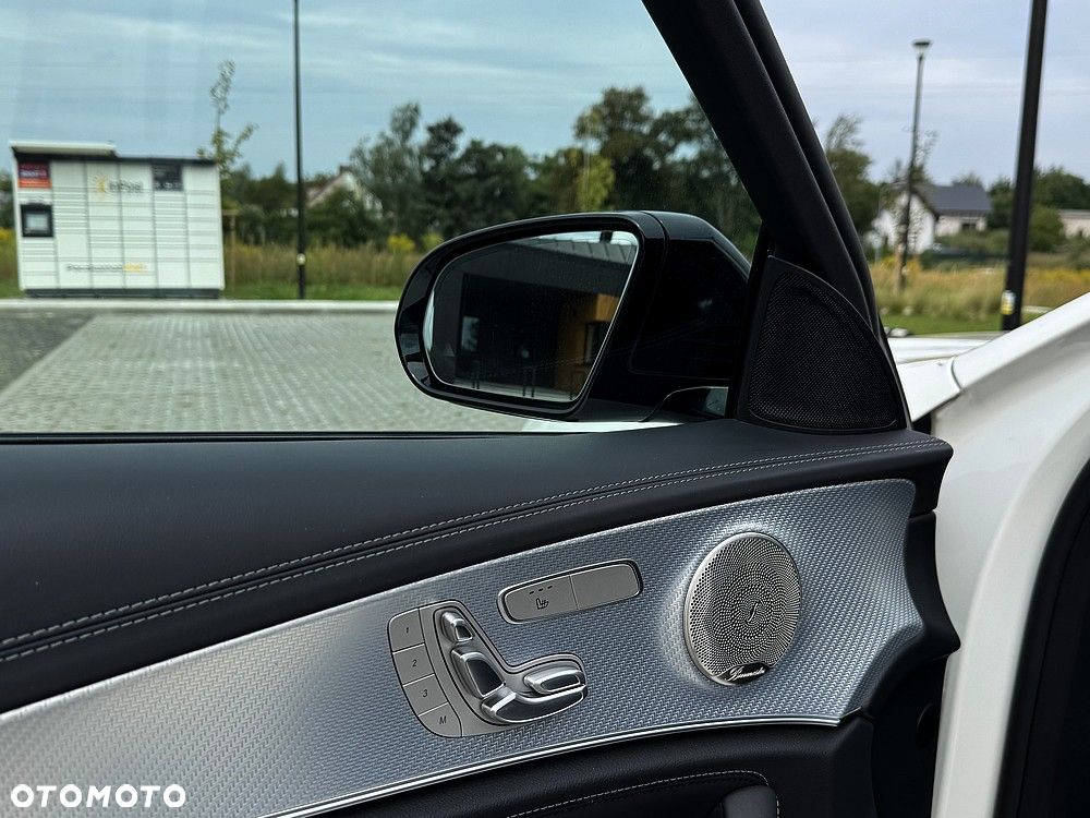 Mercedes-Benz Klasa E AMG 63 S 4Matic+ 9G-TRONIC - 32