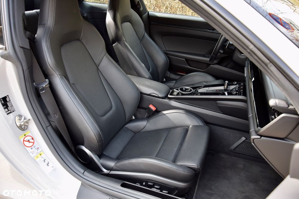 Porsche 911 Carrera T PDK - 13