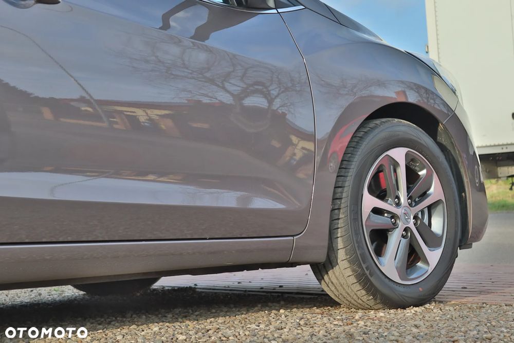 Hyundai i30 blue Kombi 1.6 GDi YES Gold - 11