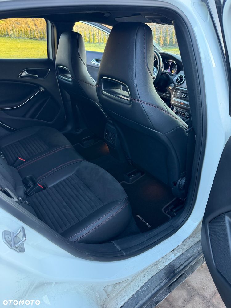 Mercedes-Benz GLA 220 4-Matic AMG Line - 13