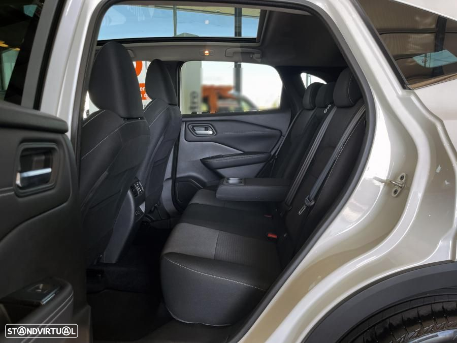 Nissan Qashqai 1.3 DIG-T N-Connecta LED+SKY - 28