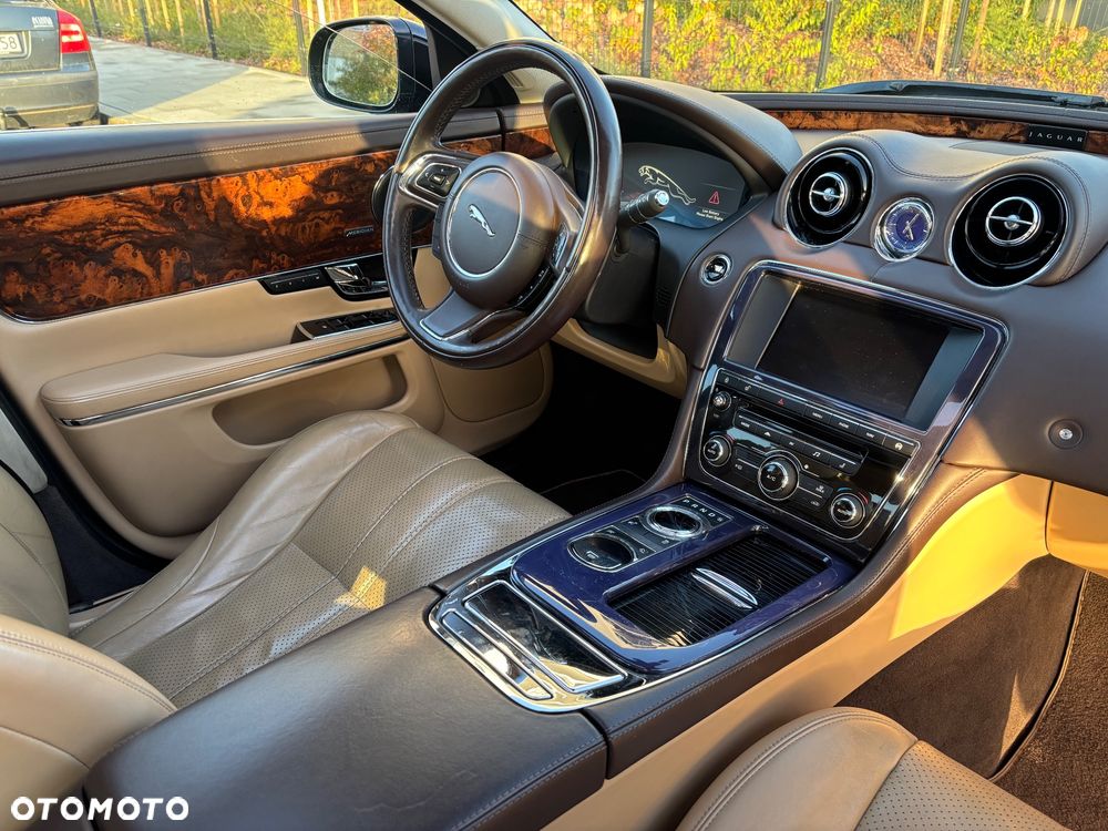 Jaguar XJ 3.0 T Premium Luxury - 4