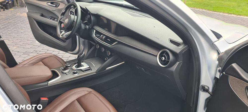 Alfa Romeo Stelvio 2.0 Turbo TI Q4 - 30