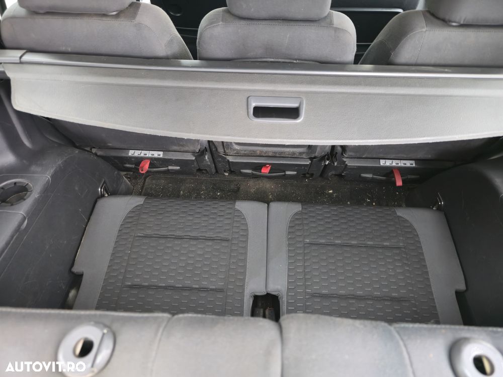 Volkswagen Touran 1.9 TDI Conceptline - 11