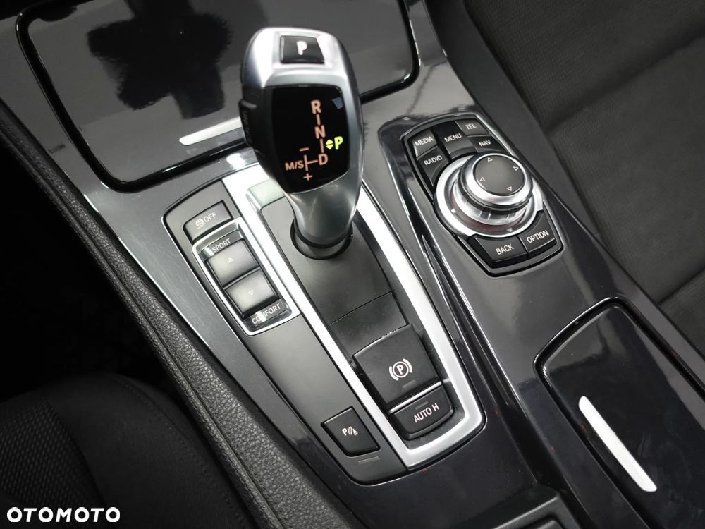 BMW Seria 5 528i - 34