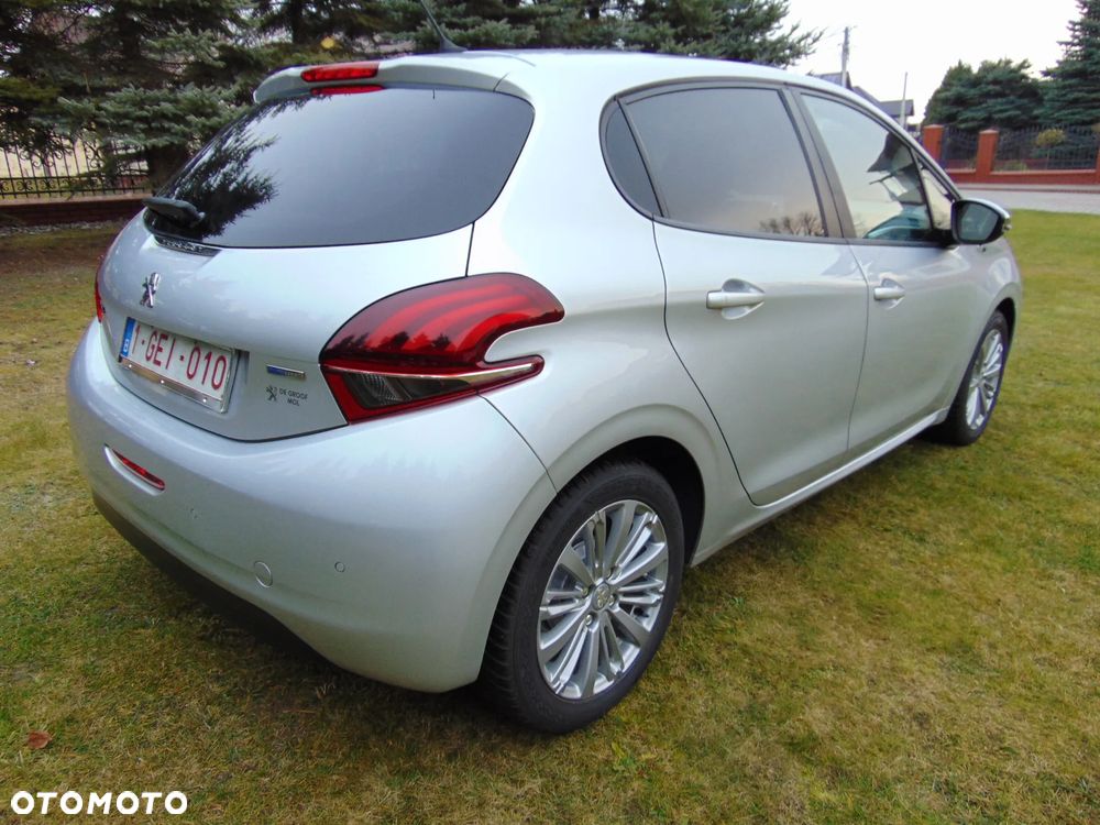Peugeot 208 82 PureTech Style - 11