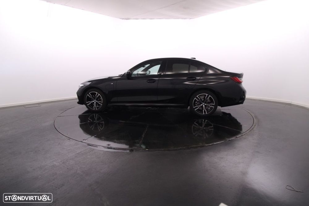 BMW 330 e Pack Desportivo M Auto - 4