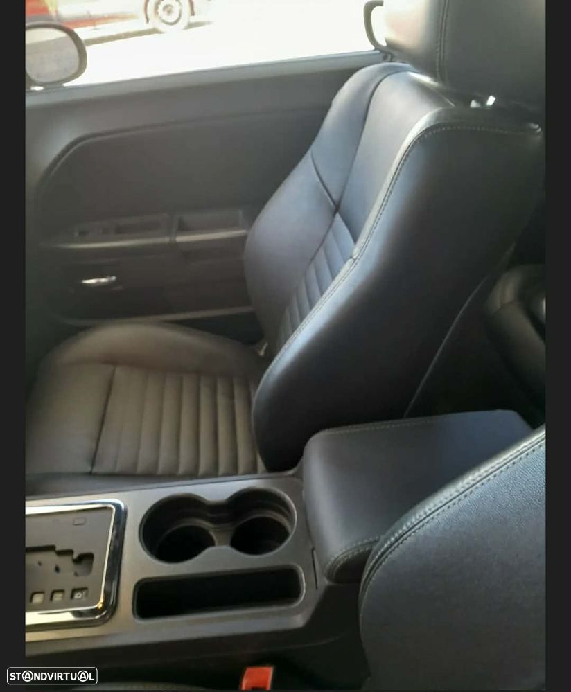 Dodge Challenger - 9