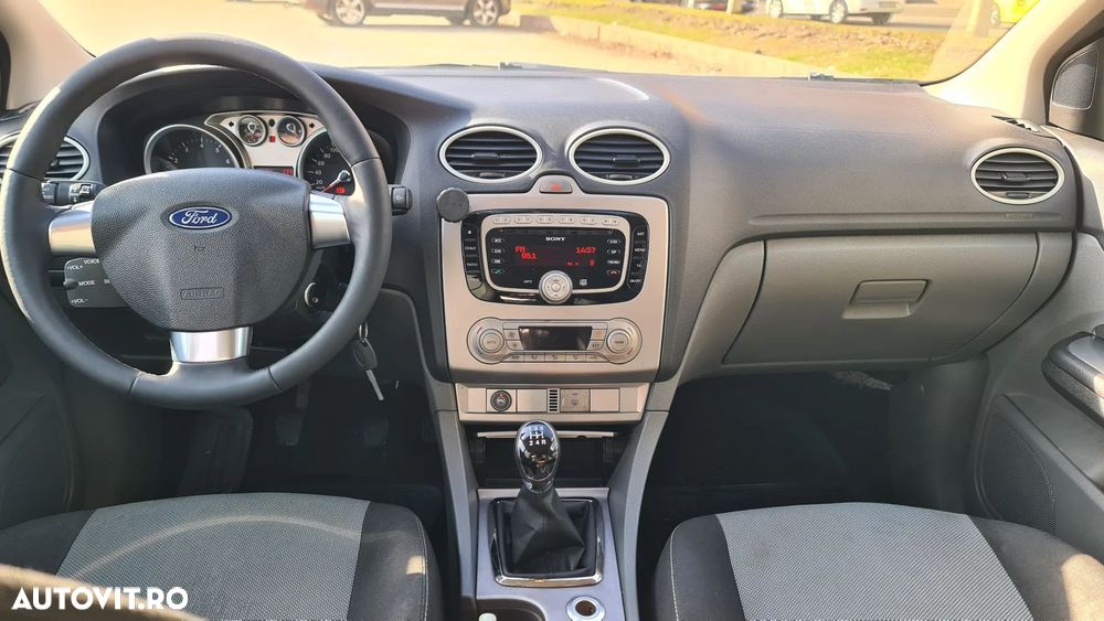 Ford Focus 1.6 Ti-VCT Titanium - 22