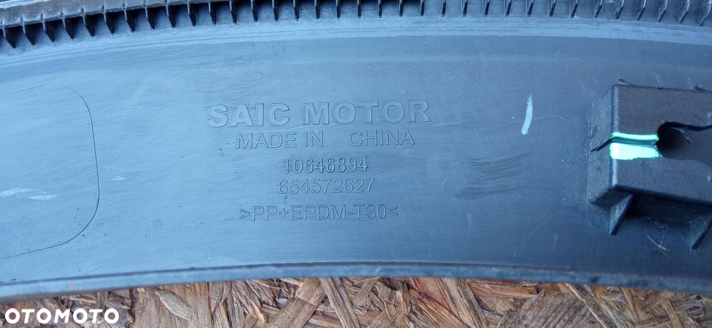 MG ZS 19- NAKŁADKA LISTWA BŁOTNIKA PRAWY TYŁ PRAWA TYLNA 10646894 - 10