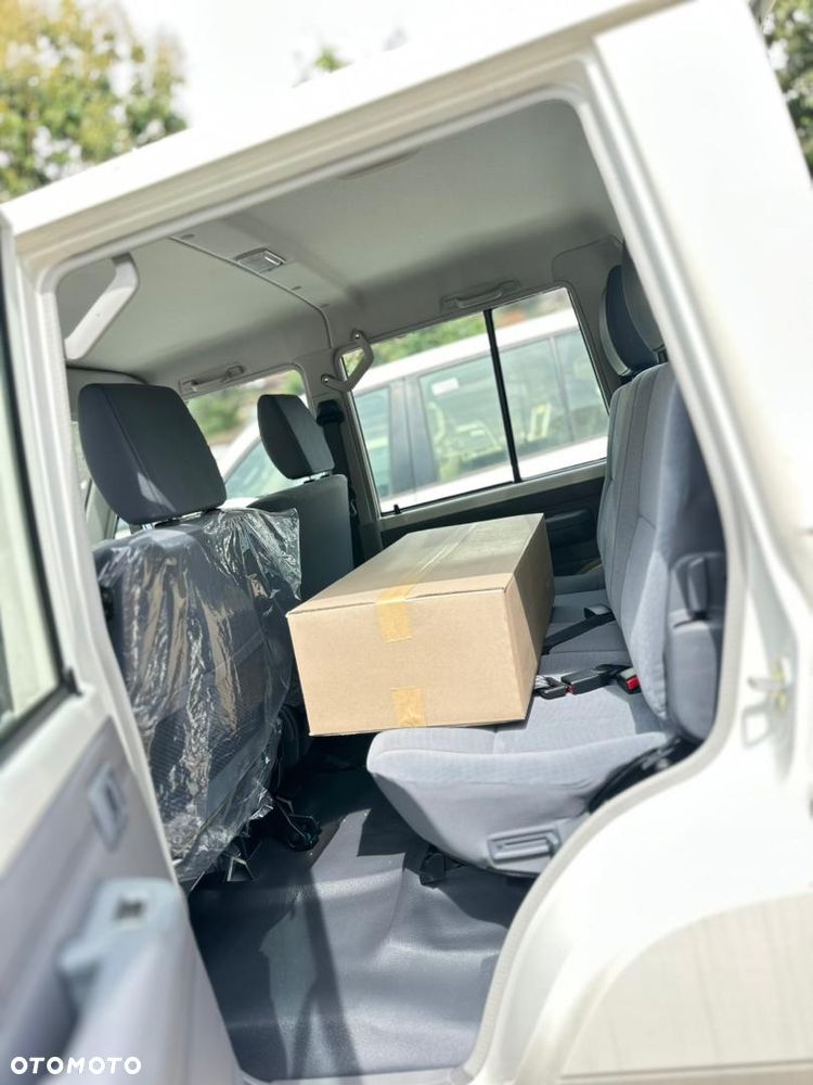 Toyota Land Cruiser - 23