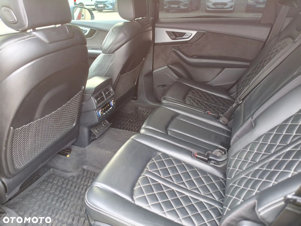 Audi Q7 - 7
