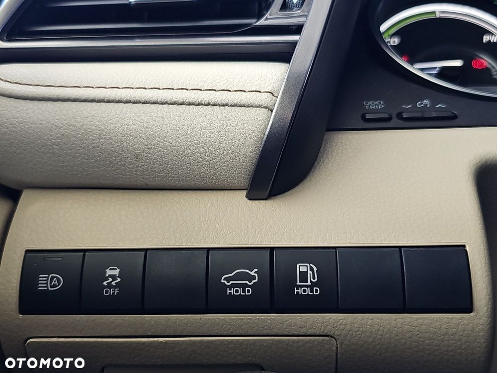 Toyota Camry 2.5 Hybrid Executive CVT - 21