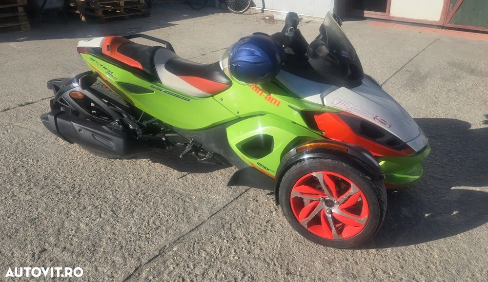 Can-Am Spyder - 4