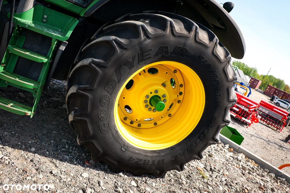 John Deere 8220 - 16