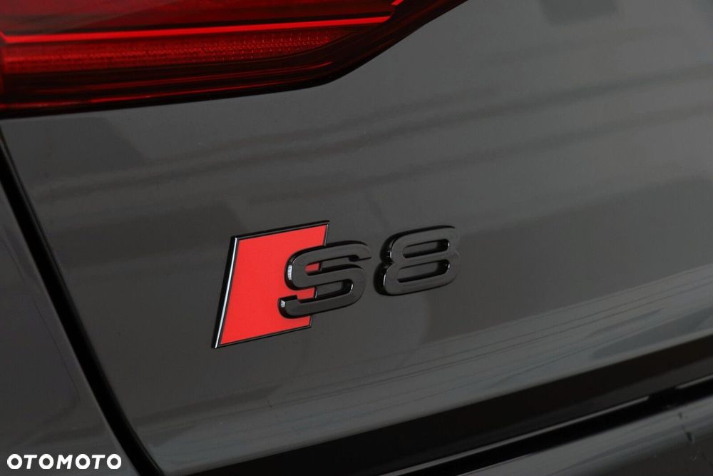 Audi S8 - 11