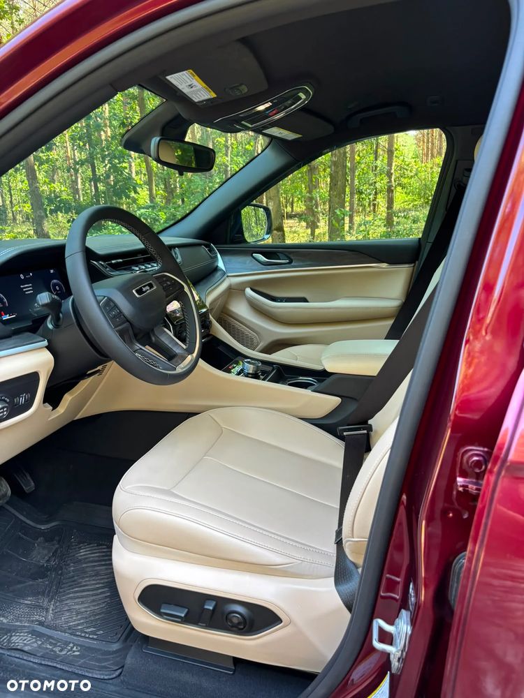 Jeep Grand Cherokee - 37