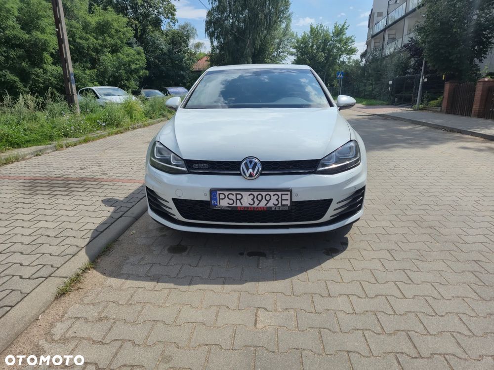 Volkswagen Golf - 2