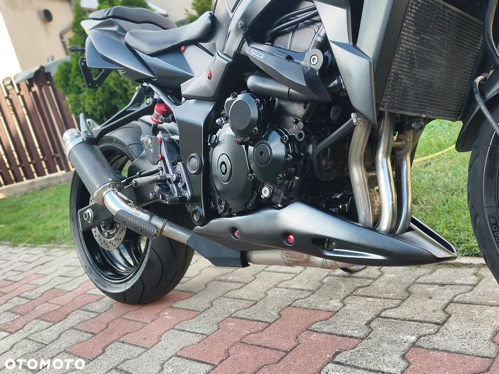 Suzuki GSR - 9