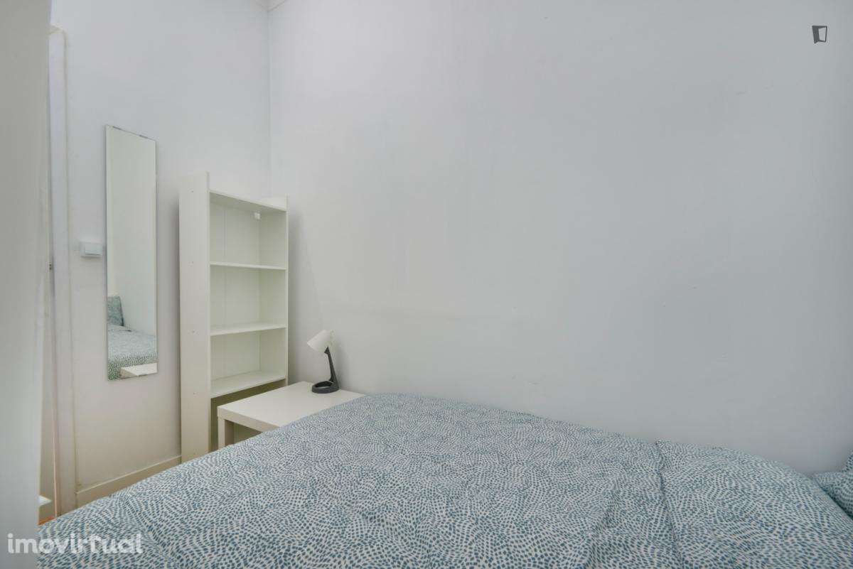Quarto - localizado em Marquês de Pombal Lisbon - Grande imagem: 5/13