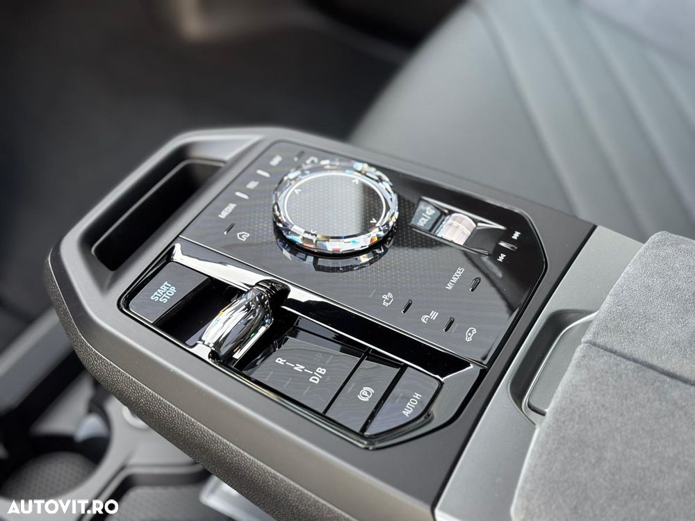 BMW iX - 17