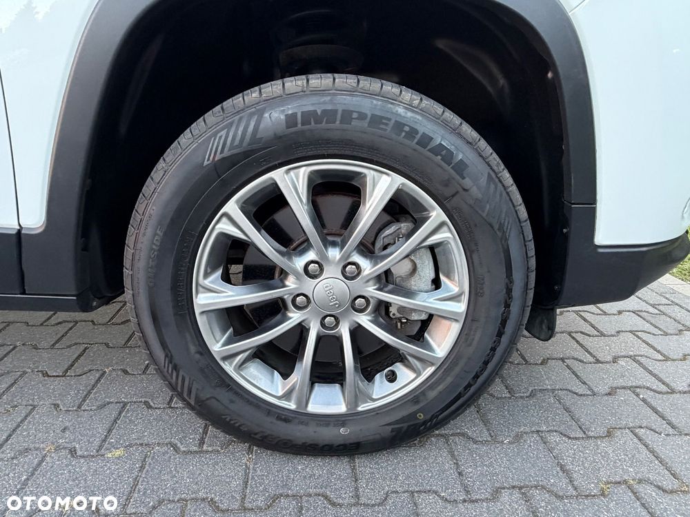 Jeep Cherokee - 32