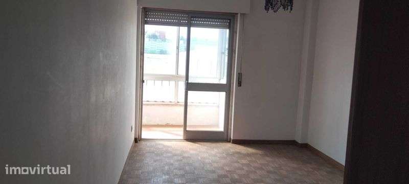 APARTAMENTO T2    para venda   São João da Talha      Vista Rio - Grande imagem: 2/9