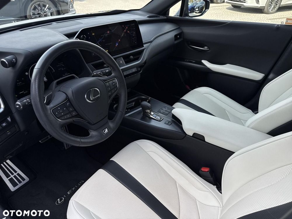 Lexus UX - 9