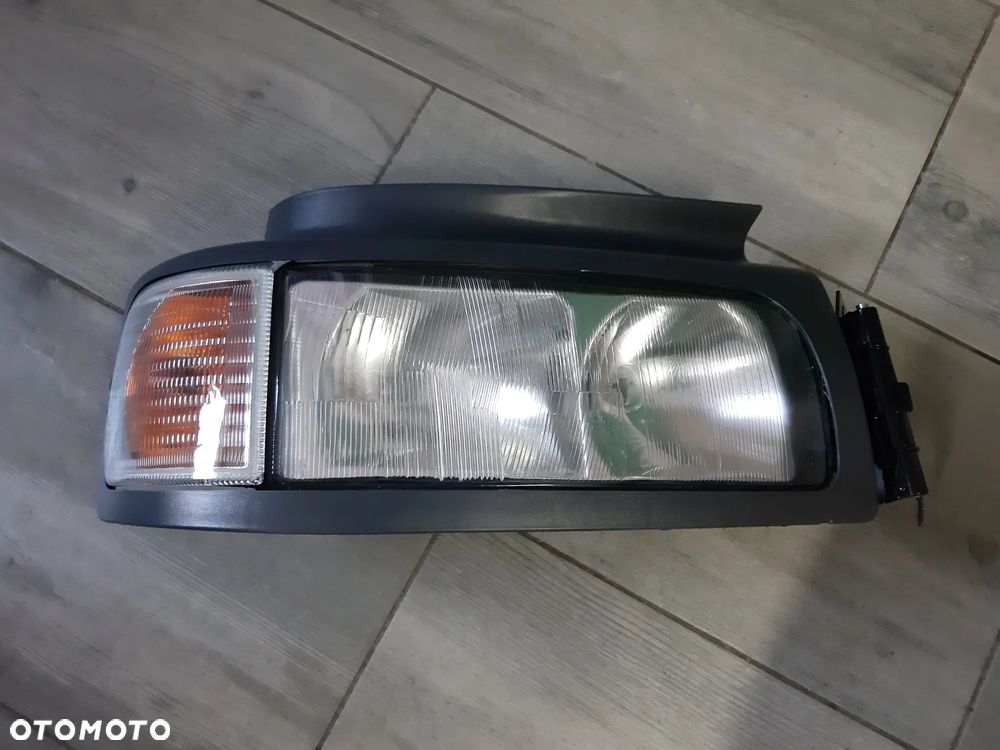 Reflektor  przedni prawy Renault Premium 96-04
