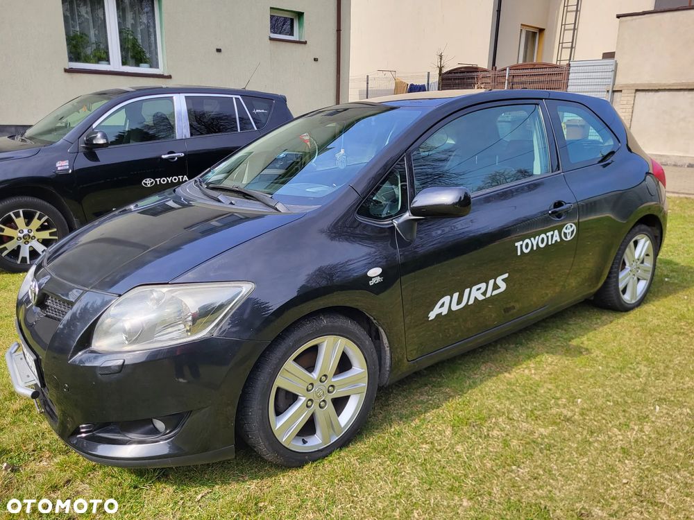 Toyota Auris 2.2 D-4D D-CAT - 2