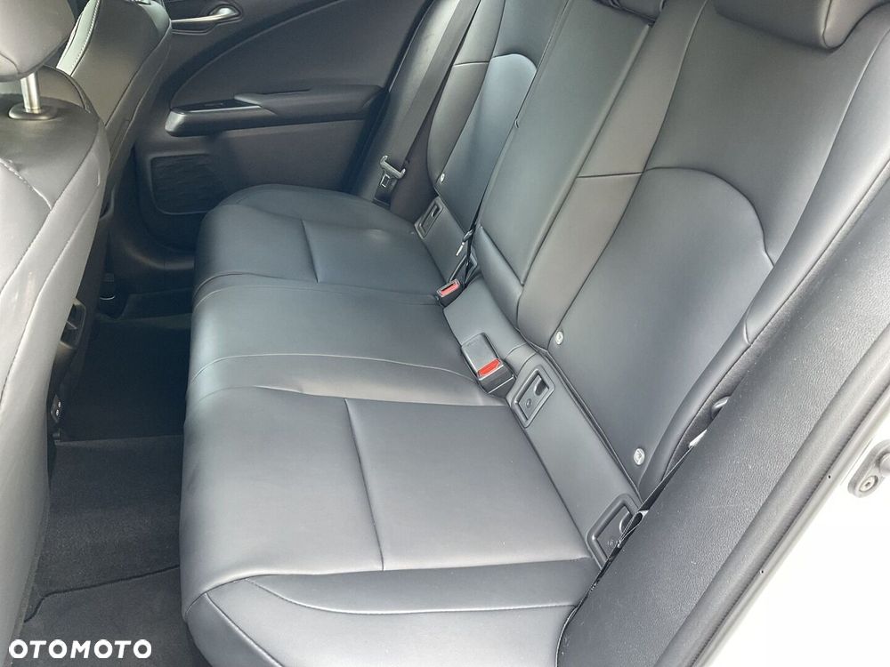 Lexus UX 300h F Sport Design - 13
