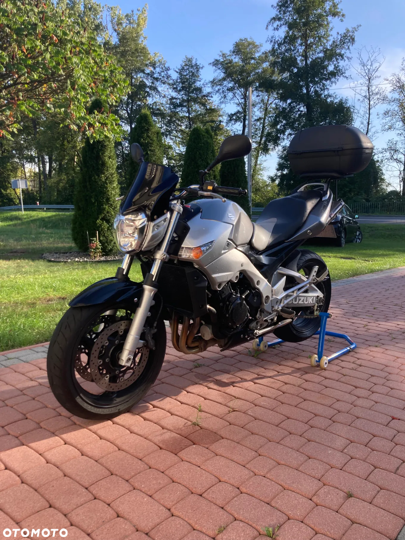 Suzuki GSR - 2
