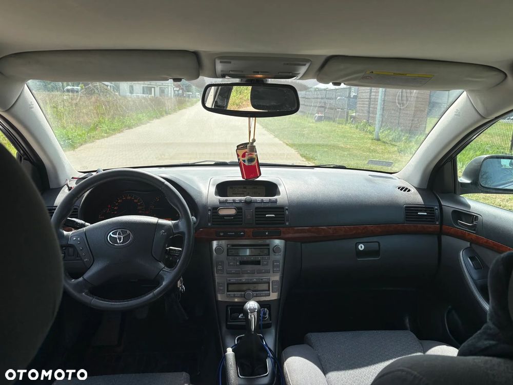 Toyota Avensis 2.0 D-4D High - 9