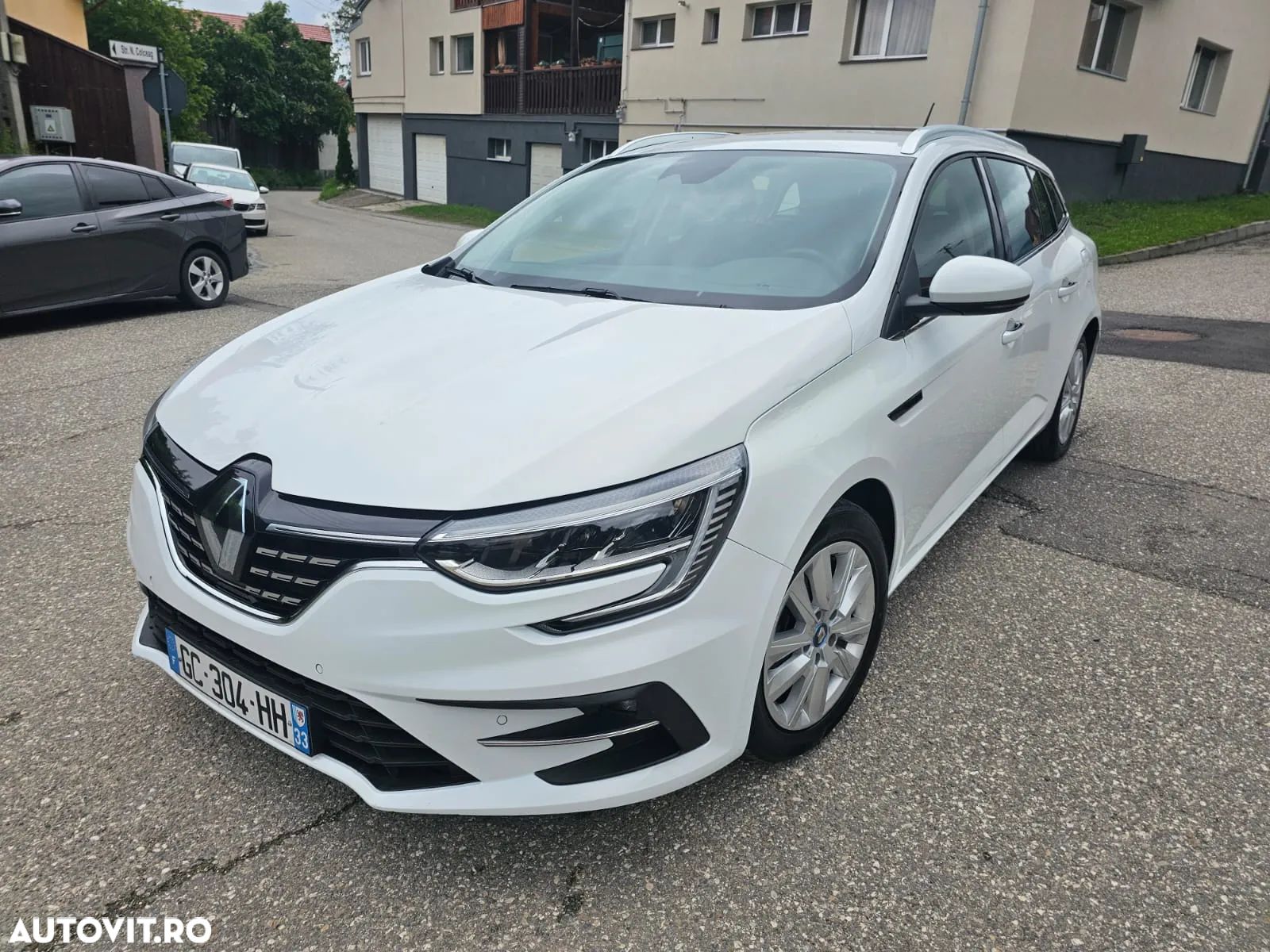 Renault Megane Grandtour E-TECH Plug-in 160 BUSINESS EDITION - 1