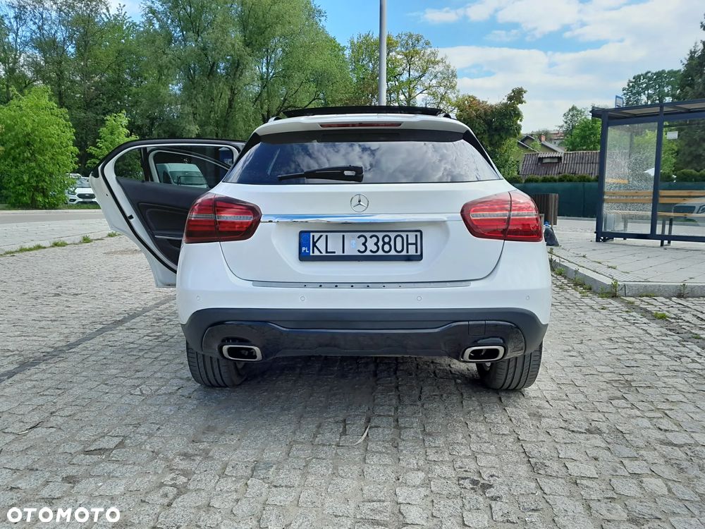 Mercedes-Benz GLA 220 4-Matic Urban - 14