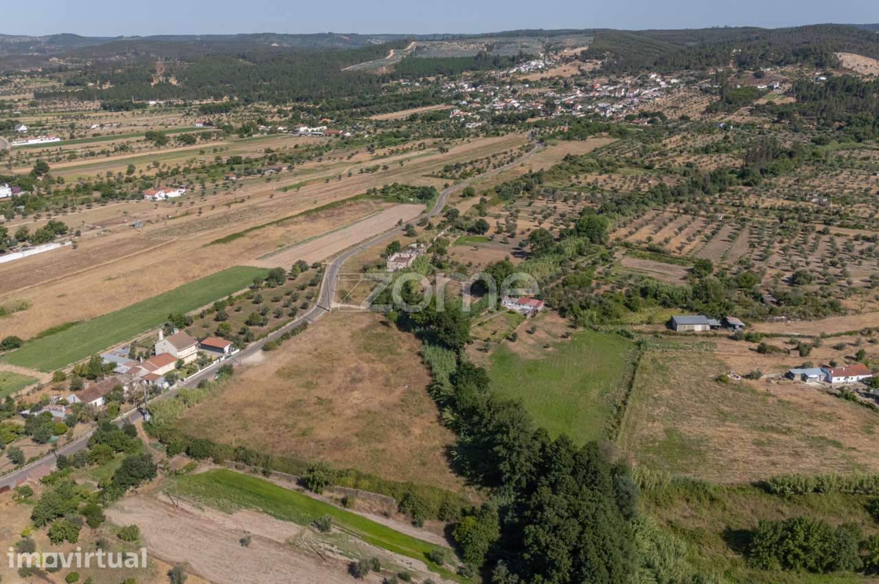Propriedade c/ mais de 4ha e Construção para Recuperar, - Grande imagem: 3/26