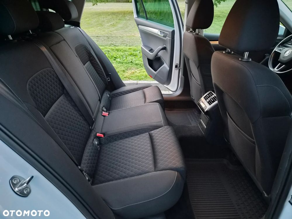 Skoda Superb 2.0 TDI DSG Ambition - 9