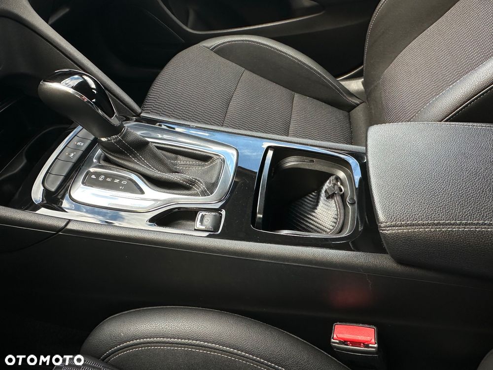 Opel Insignia 1.5 T Exclusive S&S - 8
