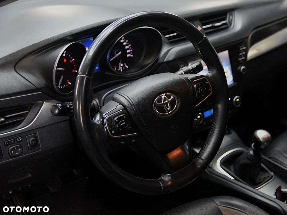 Toyota Avensis 2.0 D-4D Premium - 15
