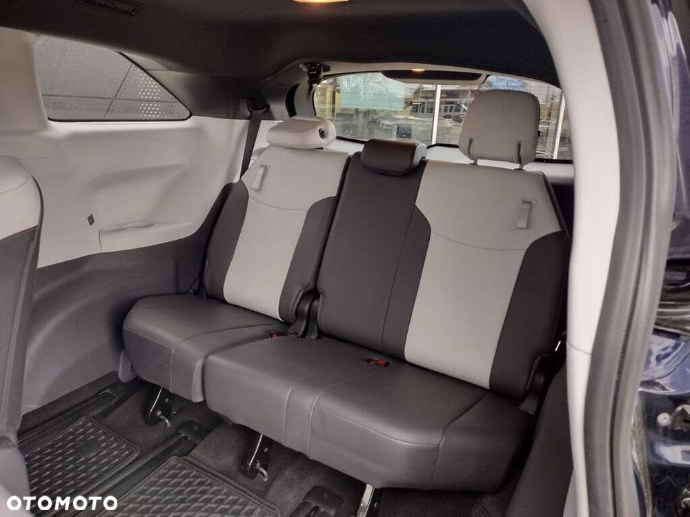 Toyota Sienna - 23