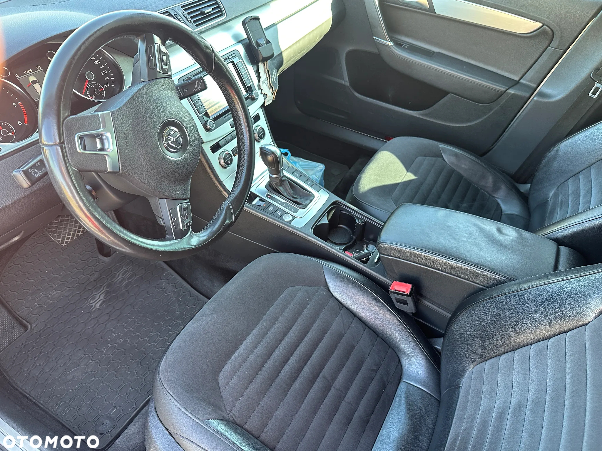 Volkswagen Passat 2.0 TDI Comfortline DSG - 10
