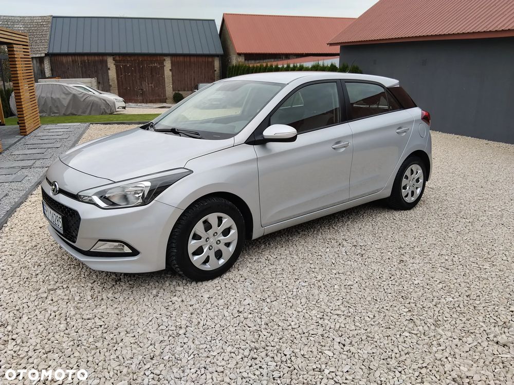 Hyundai i20 blue 1.2 - 9
