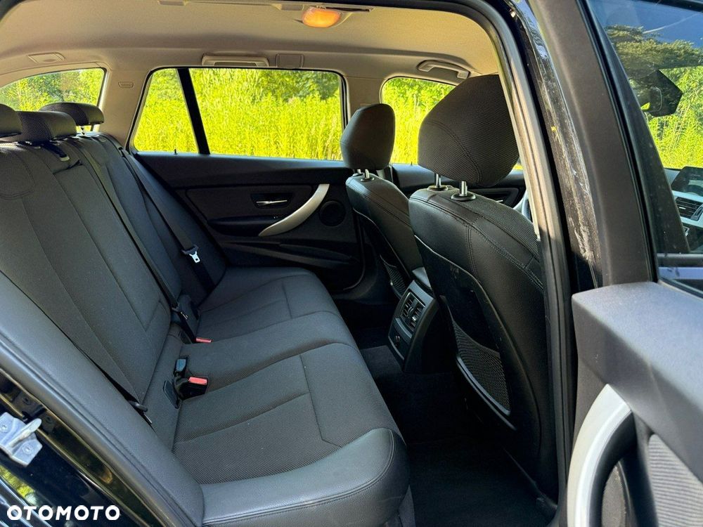 BMW Seria 3 318d Sport Line Shadow - 23