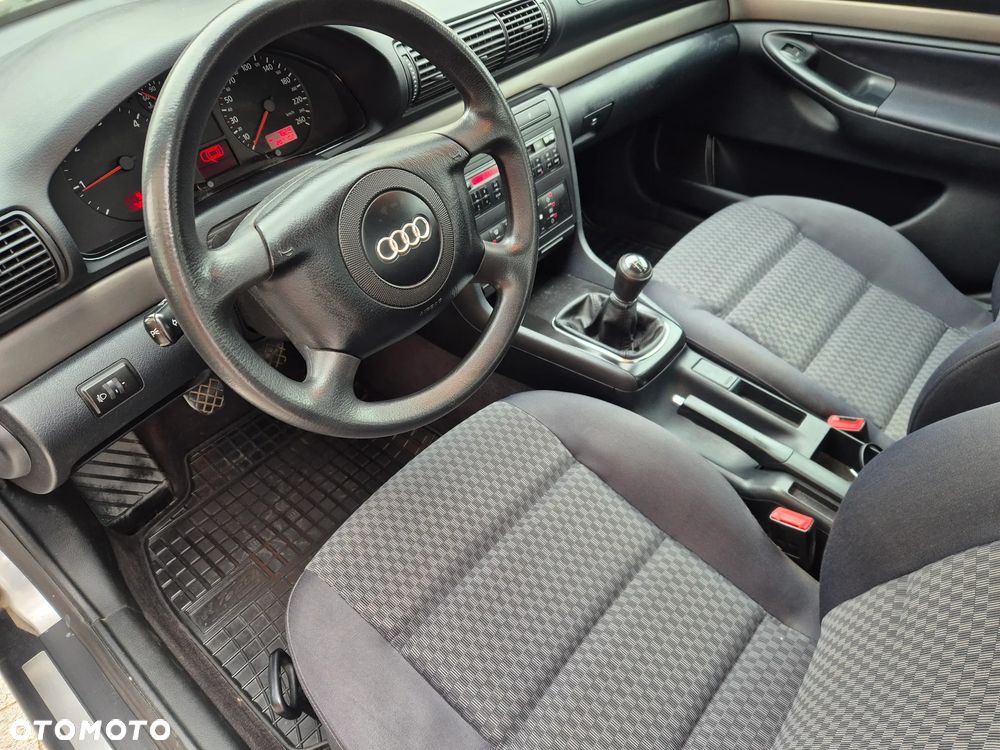 Audi A4 Limousine - 10