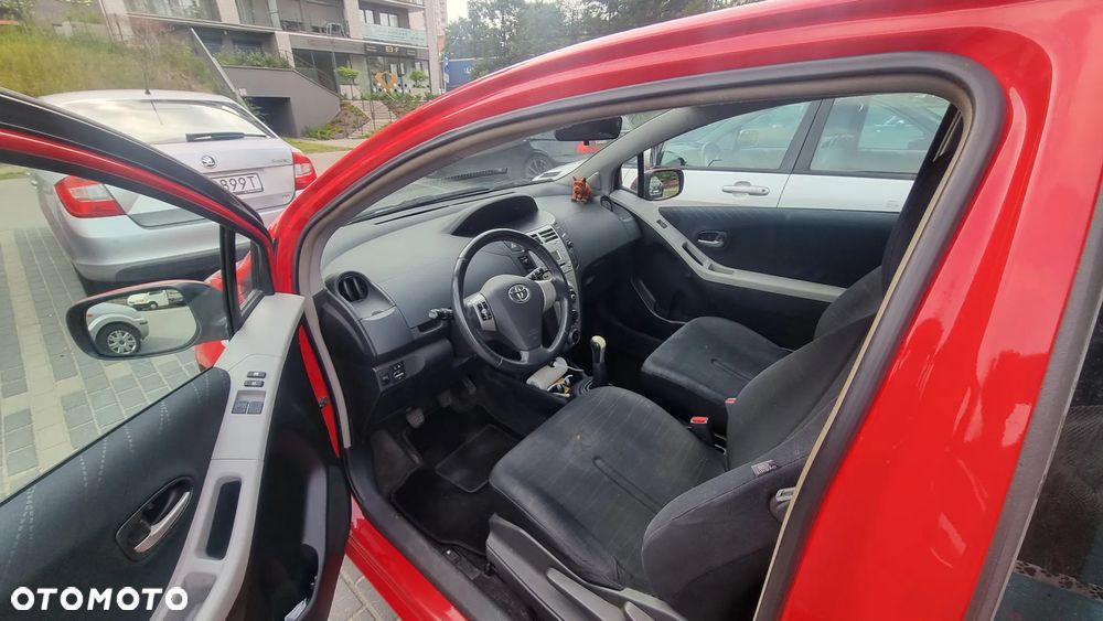 Toyota Yaris - 10