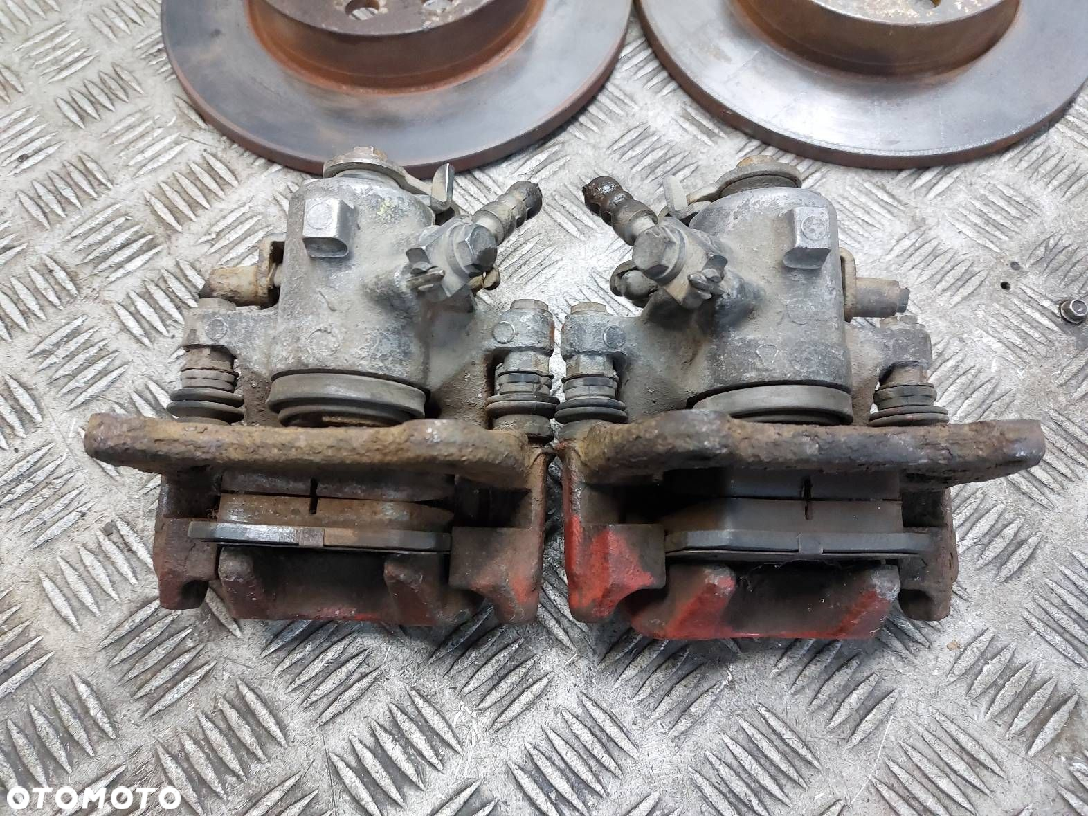 TARCZE HAMULCOWE TYŁ + KLOCKI + ZACISKI AUDI A4 B6 - 3