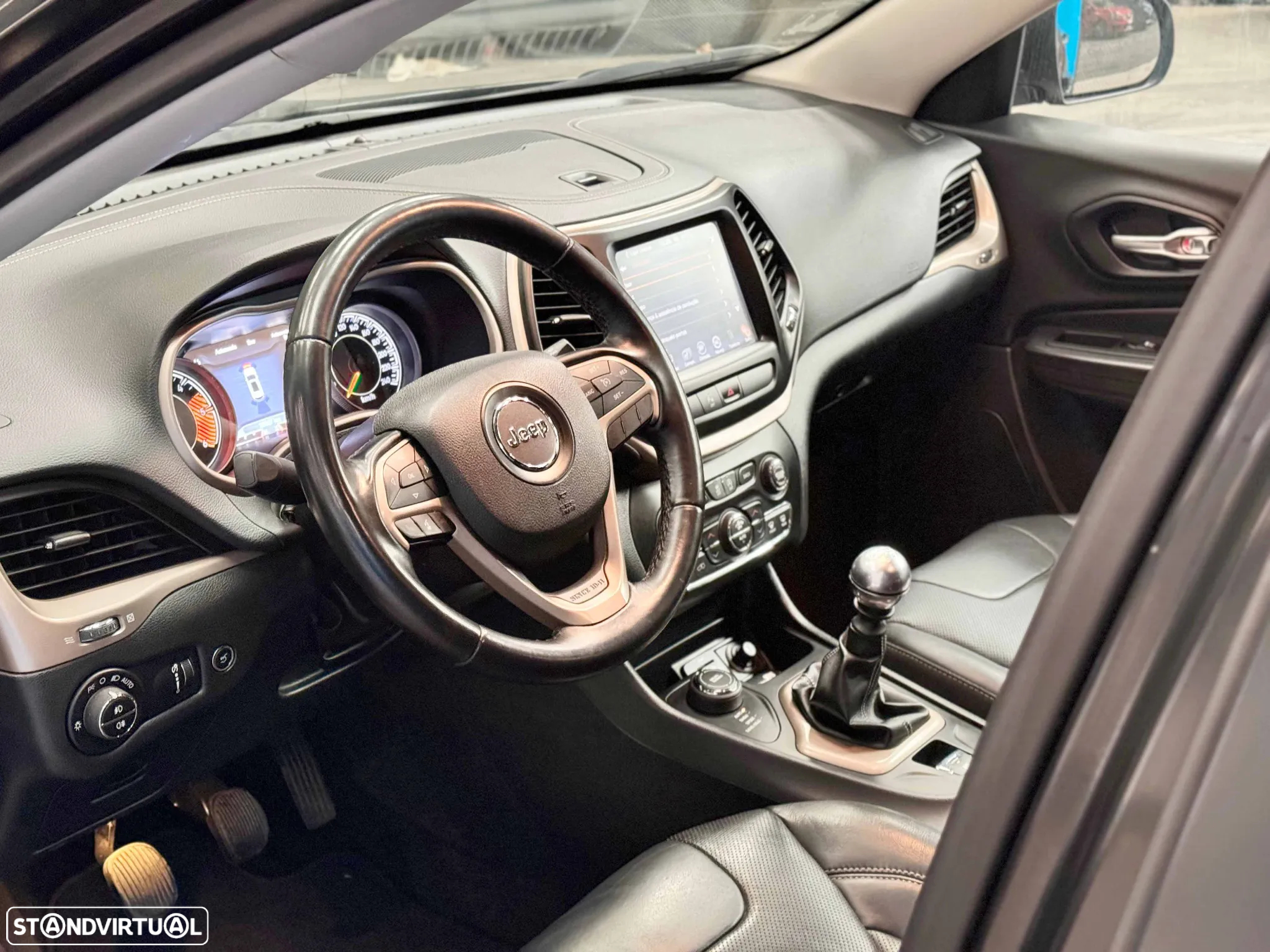 Jeep Grand Cherokee - 8
