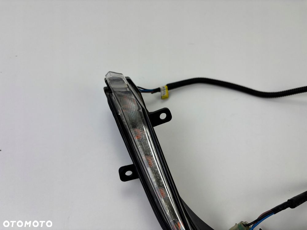 Przednia prawa lampa postojowa LED TGB Blade 550 600 Oryginał - 2