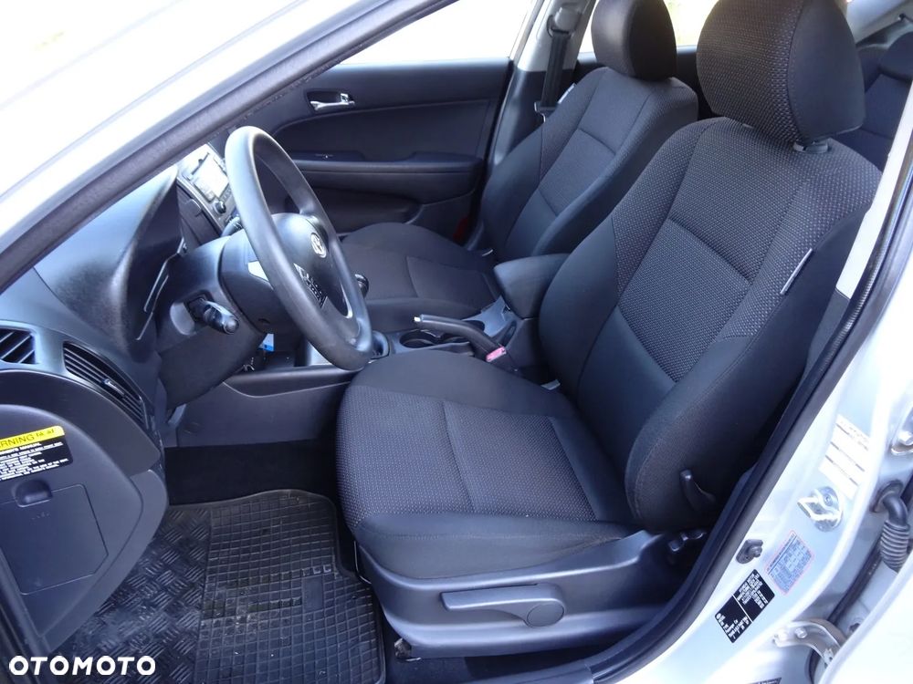 Hyundai i30 1.6 Comfort - 20