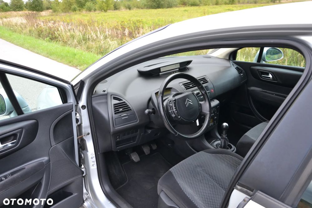 Citroën C4 1.6 16V Confort - 11